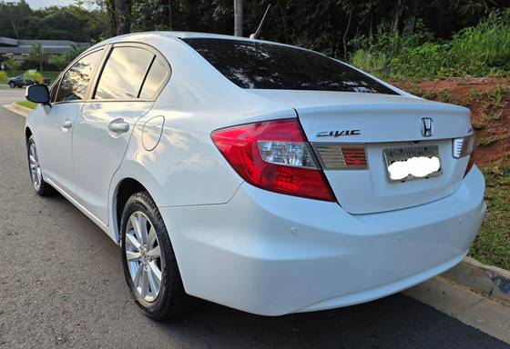 HONDA CIVIC 1.8 LXS 16V FLEX 4P AUTOMÁTICO HONDA CIVIC 1.8 LXS 16V FLEX 4P AUTOMÁTICO